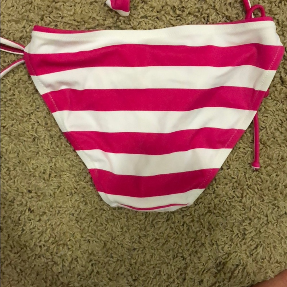 Like new Victoria’s Secret bikini set - Picture 7 of 7